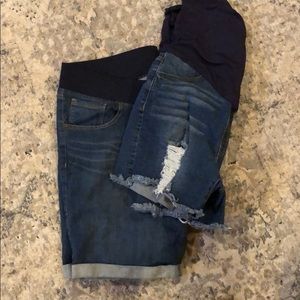 Set of maternity shorts